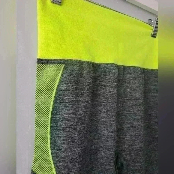 NEW MIX exercise outfit. ONE SIZE. - Picture 3 of 11